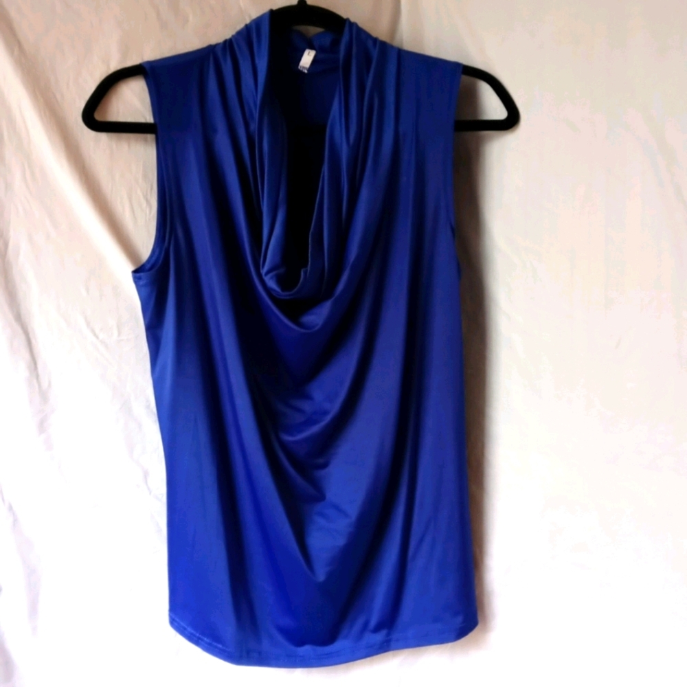 Sleeveless cowls neck blouse